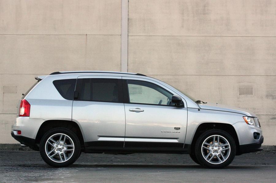  Jeep Compass 2011 года  (фото 41 из 97)